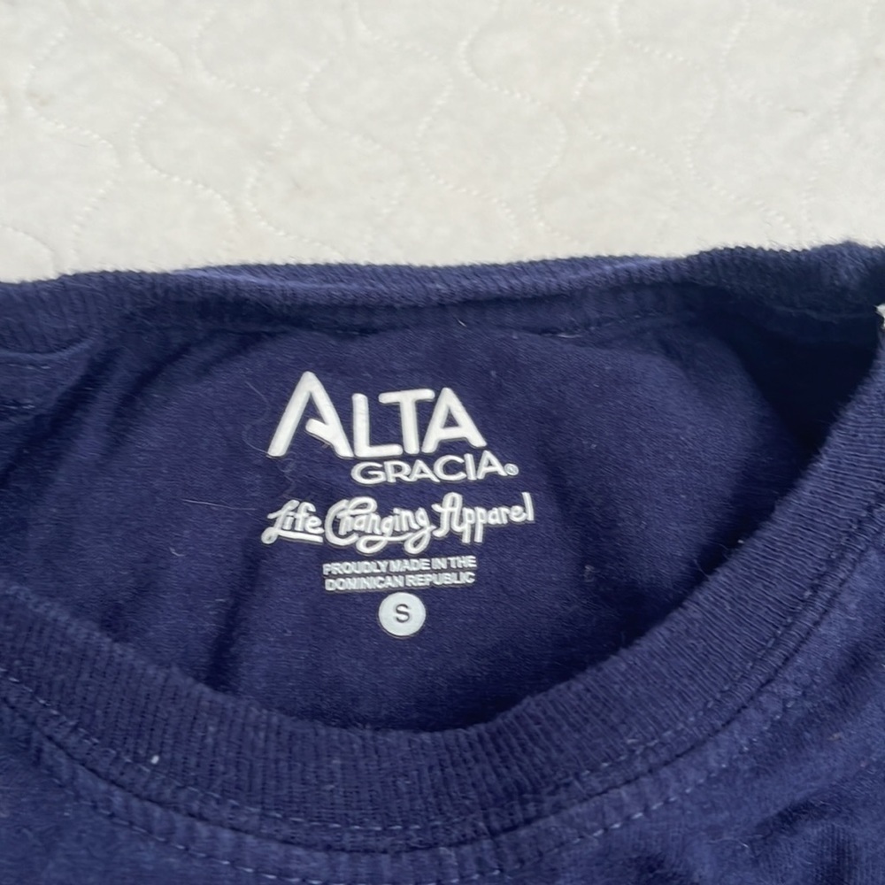 Alta Gracia navy blue UCONN University of Connecticut logo short sleeve t-shirt - Picture 9 of 10